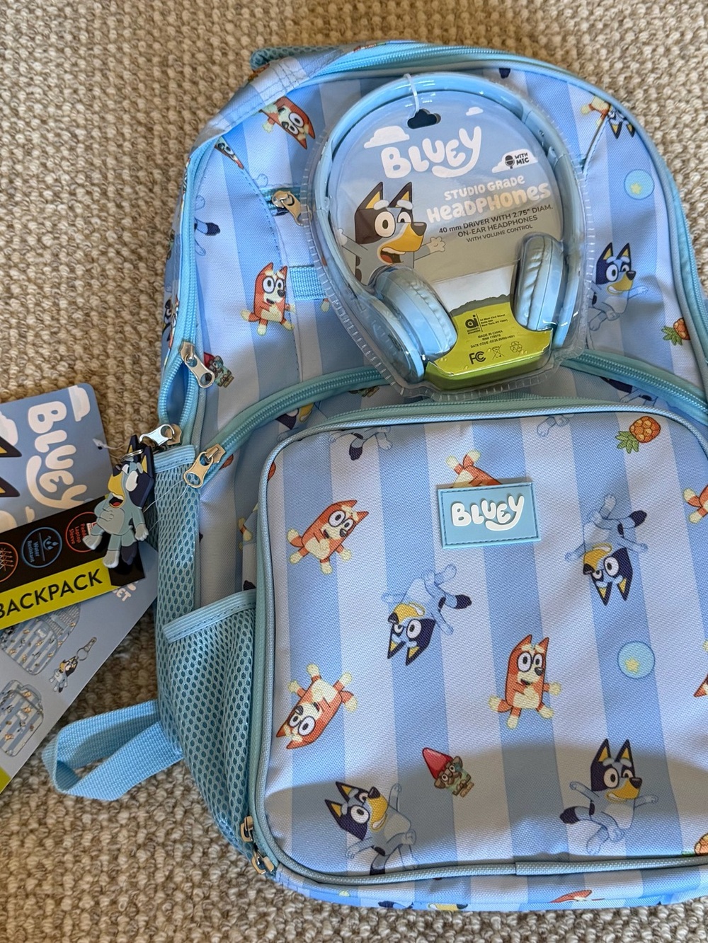 Bluey 17” 4 Piece Back Pack Set With Headphones Lunch Tote and Key Chain NEW